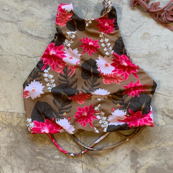 Acacia Swimwear top $40 v - Picture 2 of 2